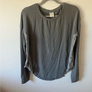 Abercrombie & Fitch Gray Long Sleeve Tee